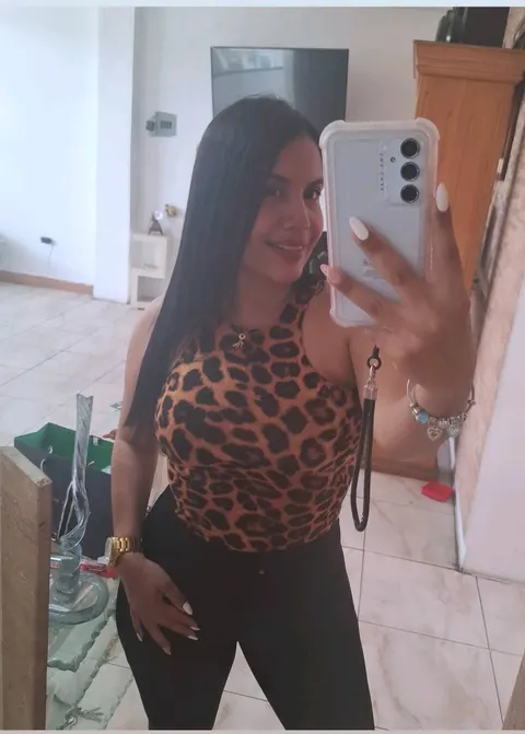 Katy from Venezuela, online for a random video call